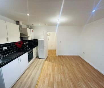1 Bed Flat, Station Parade, IG11 - Photo 3