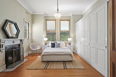 Oversized Character Filled Apartment - Moments To Hayes Street Wharf - Photo 3