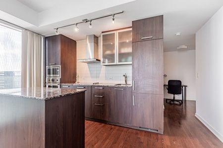 For Lease - 12 York Street Unit# 4710, Toronto, Ontario - Photo 2