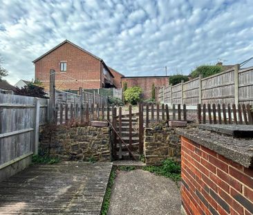 2 bedroom maisonette to rent - Photo 4