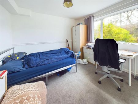 6 bedroom end of terrace house to rent - Photo 4