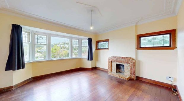 Spacious 5-Bedroom Bungalow Incredible Sun & Views Over Aro Valley - Photo 1