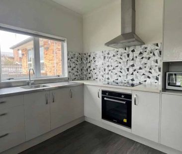 2 Bedrooms and 1 Bathroom!! Including water an... - Photo 1