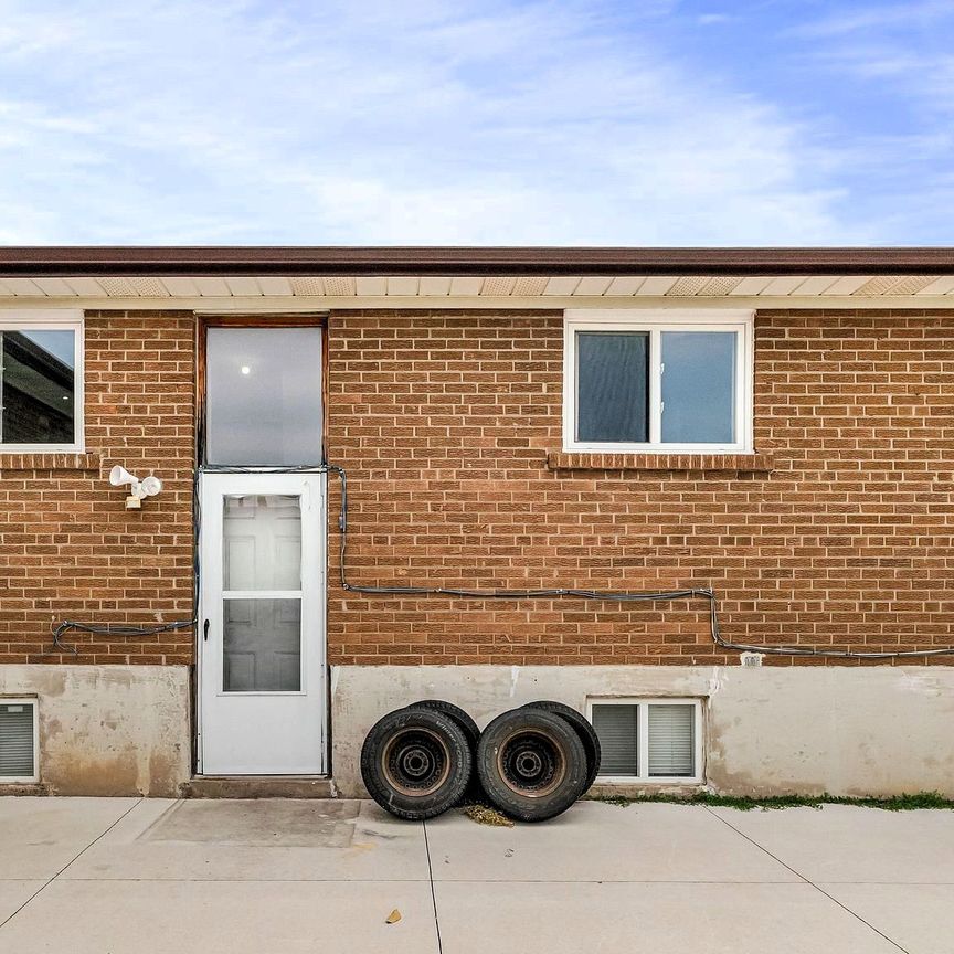 For Lease - 3716 Teeswater Road Unit# Upper Level, Mississauga, Ontario - Photo 1