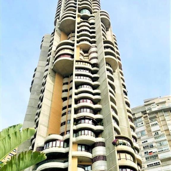 Se alquila Ático de lujo en planta 36 en Benidorm - Photo 1