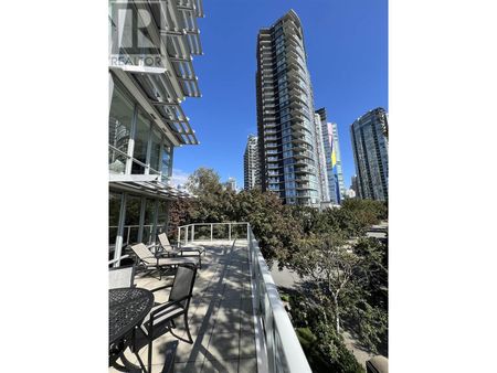 307 638 BEACH AVENUE, Vancouver, British Columbia - Photo 4