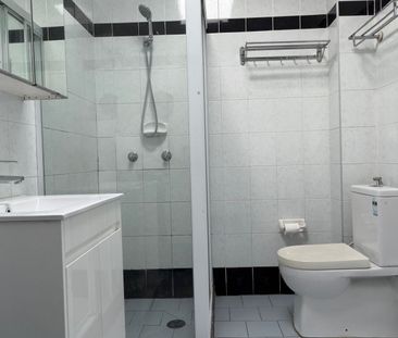 3 BEDROOM UNIT IN PRIME BELMORE LOCATION! - Photo 3