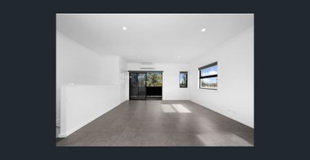 STYLISH TOWNHOUSE IN A CONVENIENT WERRIBEE LOCATION - Photo 2