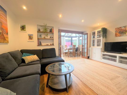 3 bedroom house - semi-detached - Photo 1