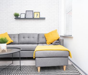 4 bedroom terraced house to rent - Photo 1