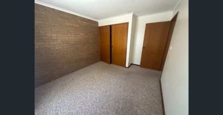 Neat and Tidy 2 Bedroom Unit - Photo 4