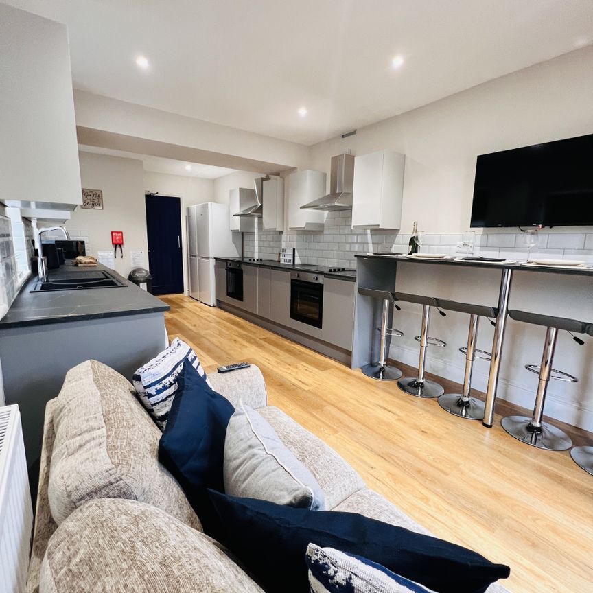 BEDROOM 3 – LARGE DOUBLE ENSUITE - Photo 1