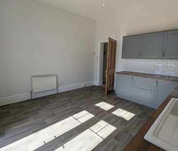 3 bedroom maisonette to rent - Photo 4