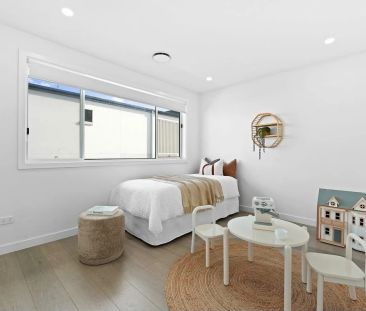 Spacious 5-Bedroom Family Home with Modern Comforts - Photo 3