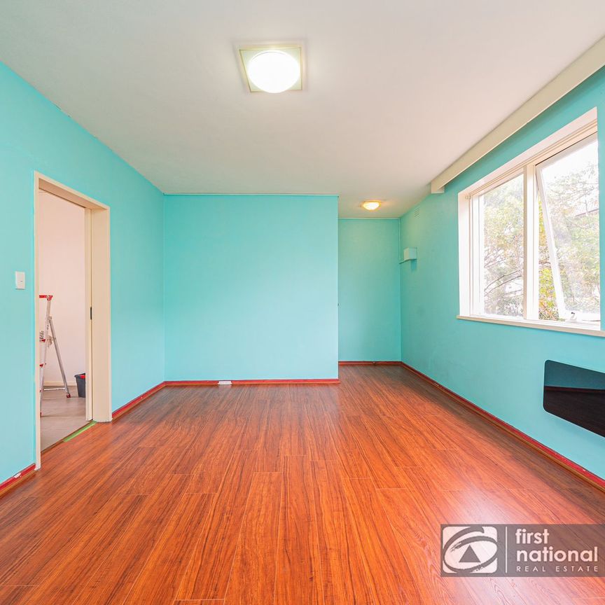 Prime Box Hill Location - Light-Filled Apartment - Photo 1