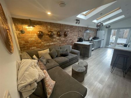 1 bedroom in a house share to rent - Photo 3