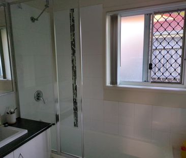 Wynnum West - Photo 2