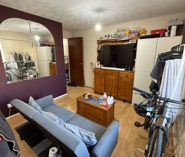 Studio Flat, Elmore Close, HA0 - Photo 2