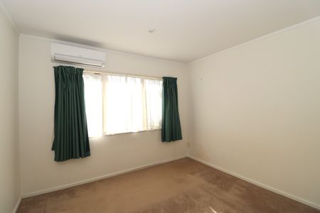 Spacious Three-Bedroom Home with Garden - Photo 4