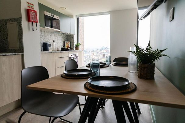 1 bedroom in a flat share to rent - Photo 1