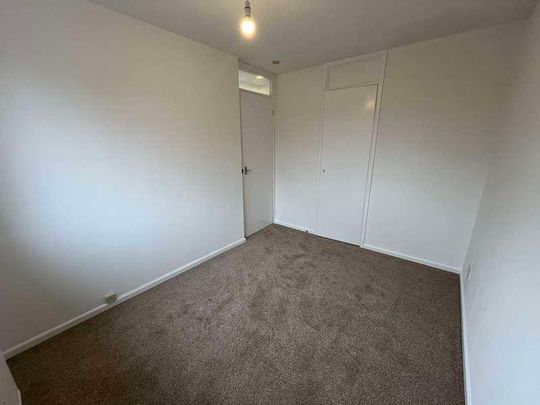 Falcon Fields, Tadley, RG26 - Photo 1