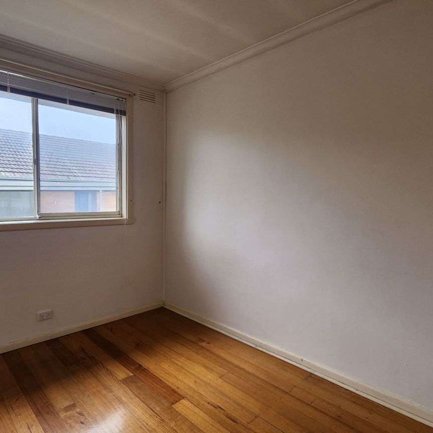 Quiet Court Location, Close to All Amenities - Photo 1