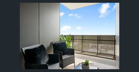 Ultra-Chic, Convenient, City Apartment - Photo 5