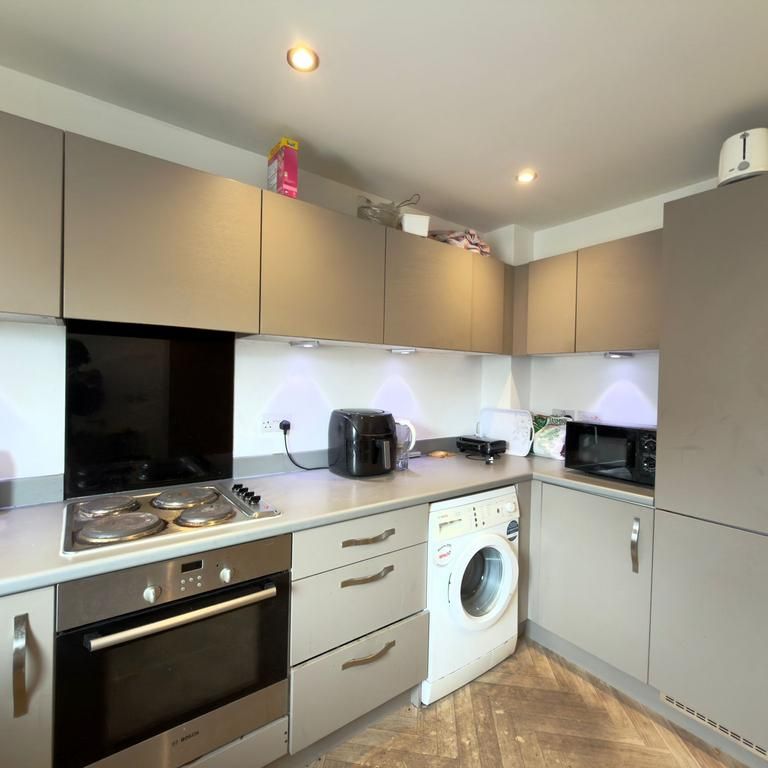 1 bedroom in a house share to rent - Photo 1