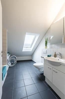 Grosszügige Dachwohnung in Aesch sucht neuen Mieter - Photo 2