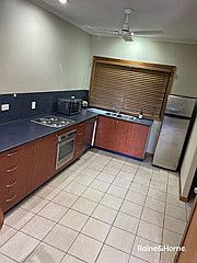 CITY CENTRE EXECUTIVE APARTMENT WITH WATER VIEWS! - Photo 4