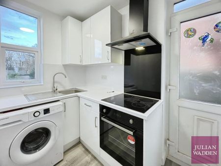 2 bedroom semi-detached house to rent - Photo 2