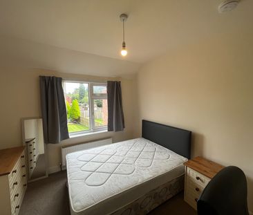 6 Bed Semi-Detached House, Yew Tree Road, M14 - Photo 3