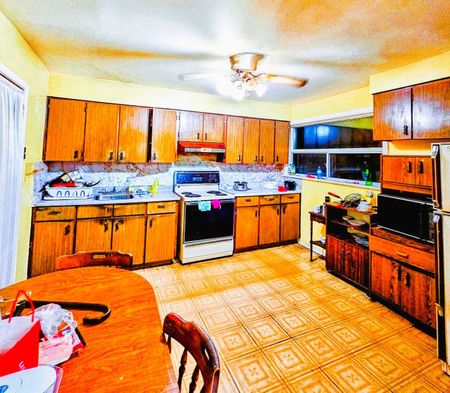 For Lease - 898 Kennedy Road Unit# Main Room, Toronto, Ontario - Photo 3