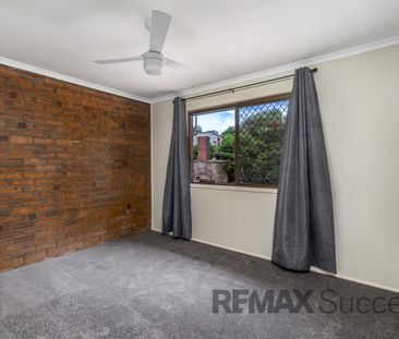 Comfortable Unit Living in Convenient Harlaxton Location - Photo 2