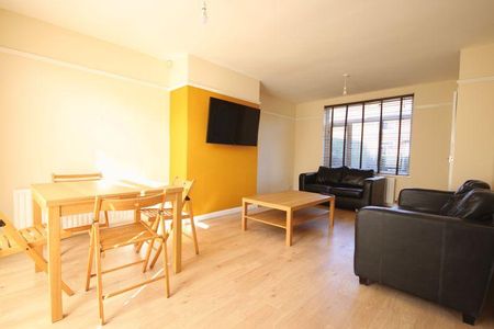 4 bedroom terraced house to rent - Photo 2