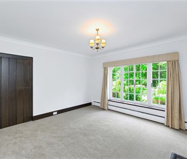 5 Bed Detached House, Lucknow Drive, NG3 - Photo 1