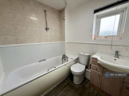 3 bedroom terraced house to rent - Photo 5