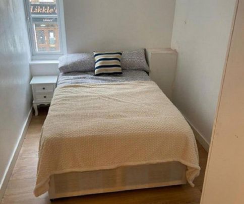 4 bedroom flat to rent - Photo 1