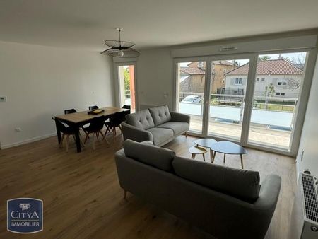Location Appartement 4 pièces 81m² ST BENOIT 86280 - Photo 3