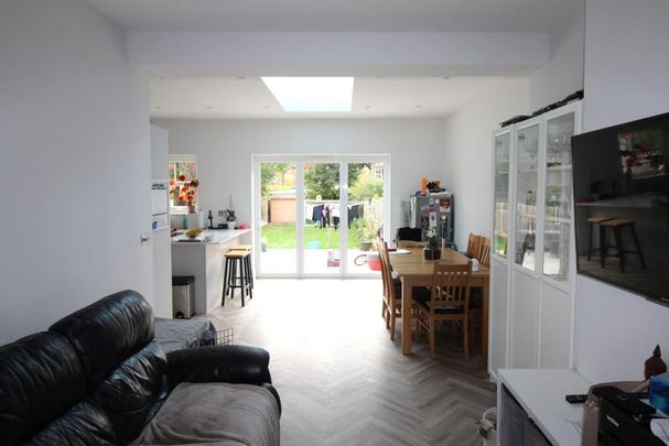 3 bedroom semi-detached house to rent - Photo 1