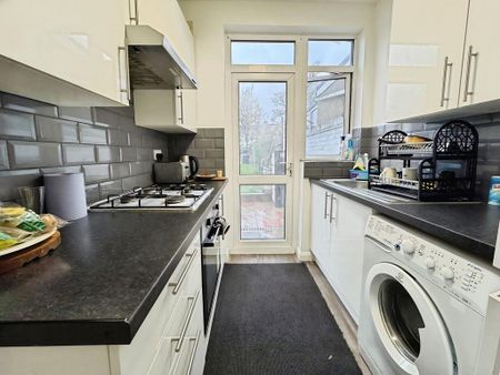 3 bedroom terraced house to rent - Photo 5