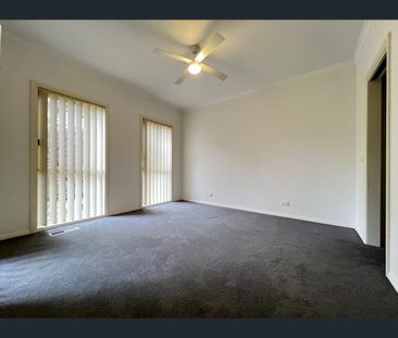 2/1a Felix Grove, Mooroolbark, Vic 3138 - Photo 3
