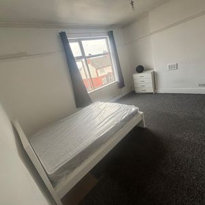 Room in a Shared House, East Park Road, LE5 - Photo 3