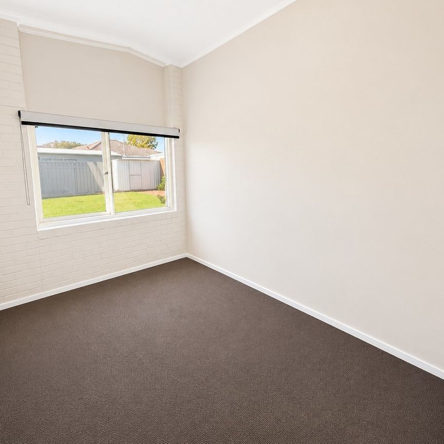 3 Bedroom Modern Home - Photo 1