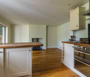 3 bed Semi Detached for rent - Photo 6