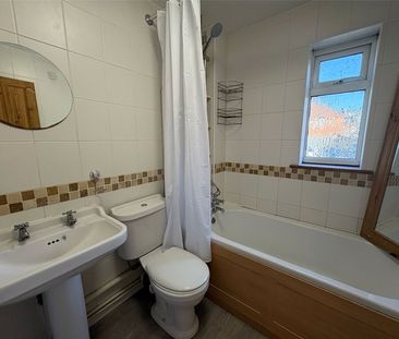 Alexandra Road, Aldershot, Hampshire, GU11 - Photo 6