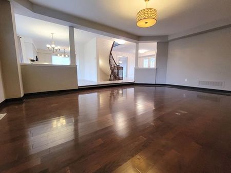 For Lease - 19 Northview Crescent, Barrie, Ontario - Photo 2