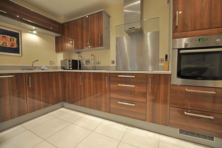 2 bedroom ground floor flat to rent - Photo 4