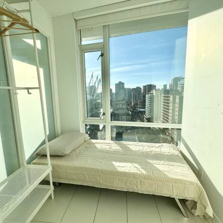 Bright Private Flex Room for Rent – Cosmo Building - Photo 1