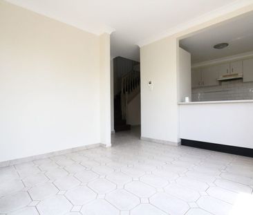 IMMACULATE 3 BEDROOM DUPLEX IN QUIET LOCATION - Photo 3